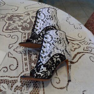 New Givenchy Black Leather w/White Lace Overlay Lace Up Heeled AnkleBoots Size 8